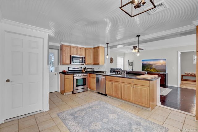 310 6th Avenue, Saint James, NY 11780