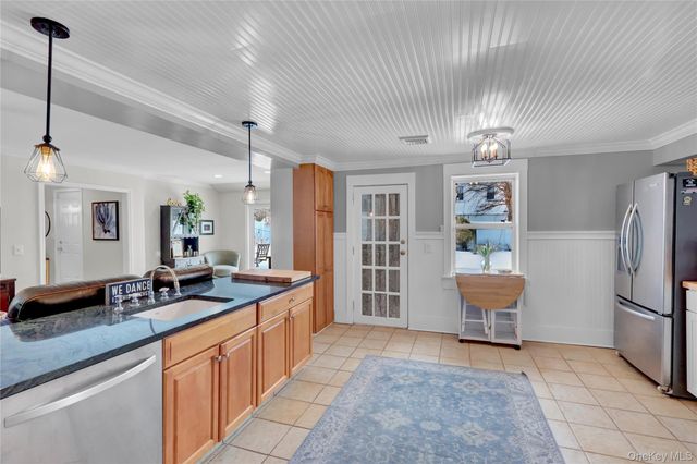310 6th Avenue, Saint James, NY 11780