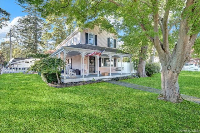 310 6th Avenue, Saint James, NY 11780