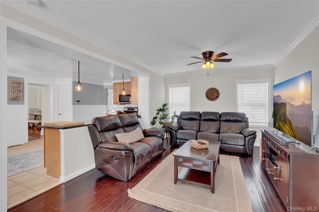 310 6th Avenue, Saint James, NY 11780