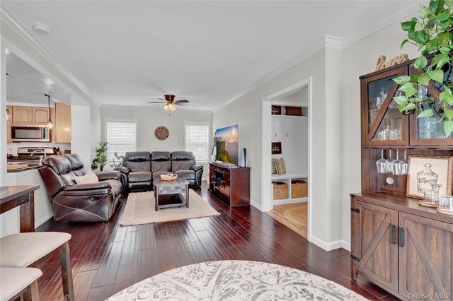 310 6th Avenue, Saint James, NY 11780
