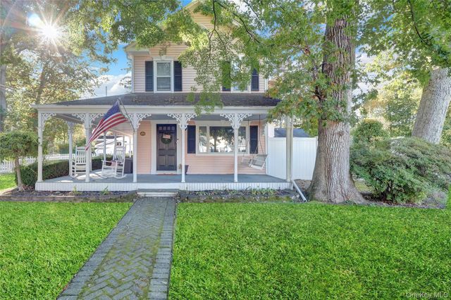 310 6th Avenue, Saint James, NY 11780