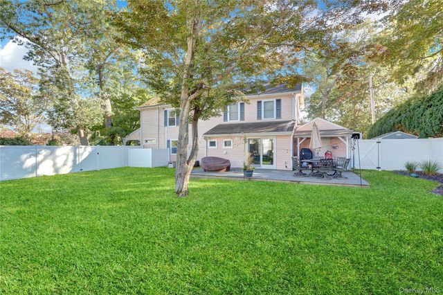 310 6th Avenue, Saint James, NY 11780
