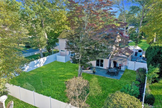 310 6th Avenue, Saint James, NY 11780