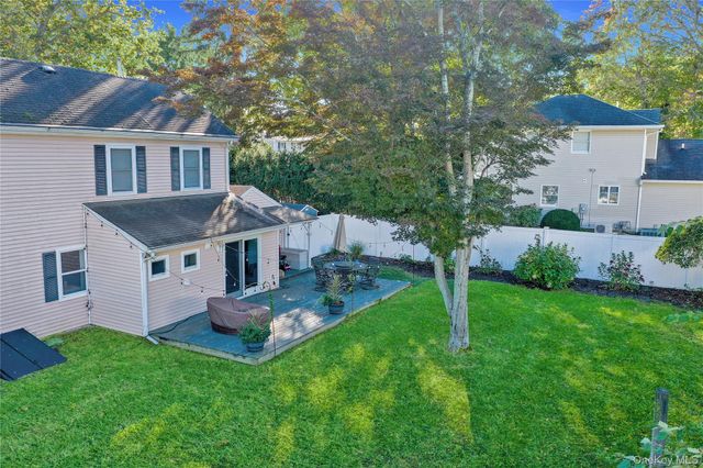 310 6th Avenue, Saint James, NY 11780