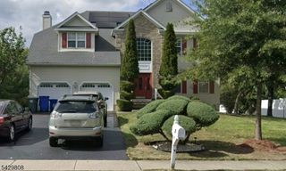 5 Mountain Ash Ct, Monroe Twp., NJ 08831
