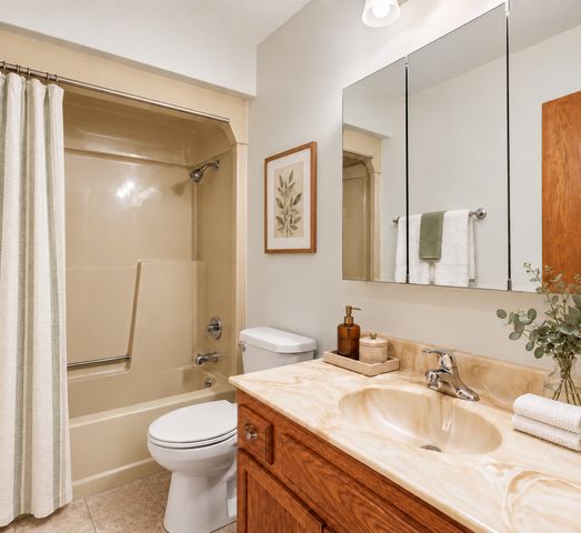 5710 Turtle Lake Road, Shoreview, MN 55126