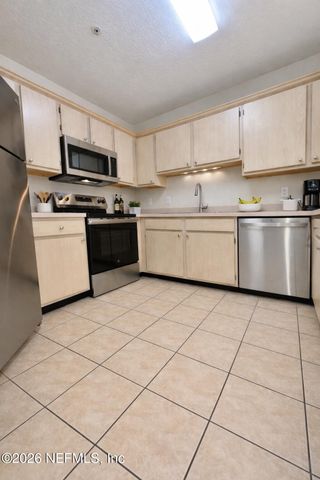 1701 THE GREENS Way 913, Jacksonville Beach, FL 32250