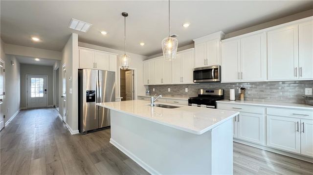 1498 High Falls Lane, Grayson, GA 30017