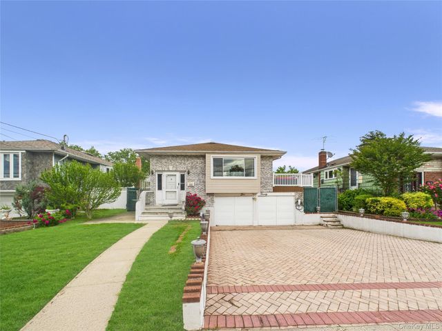 220 Nassau Boulevard, New Hyde Park, NY 11040