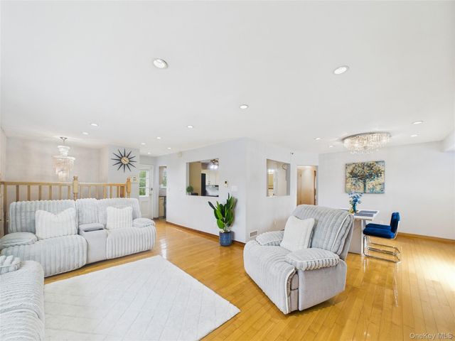 220 Nassau Boulevard, New Hyde Park, NY 11040