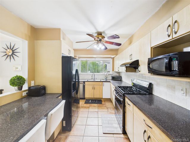 220 Nassau Boulevard, New Hyde Park, NY 11040