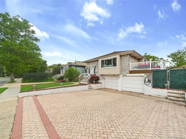 220 Nassau Boulevard, New Hyde Park, NY 11040