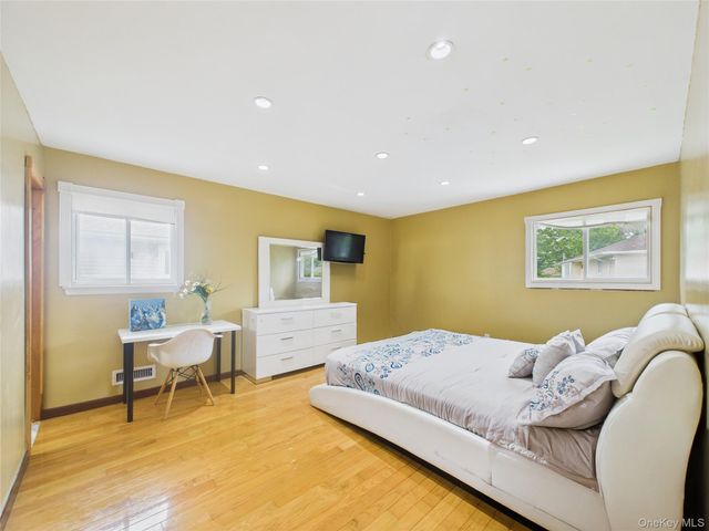 220 Nassau Boulevard, New Hyde Park, NY 11040