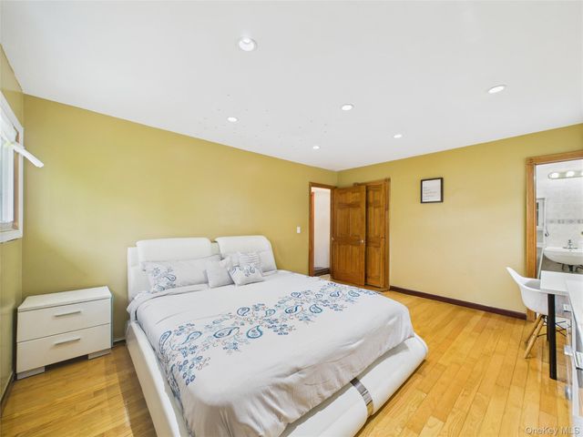 220 Nassau Boulevard, New Hyde Park, NY 11040
