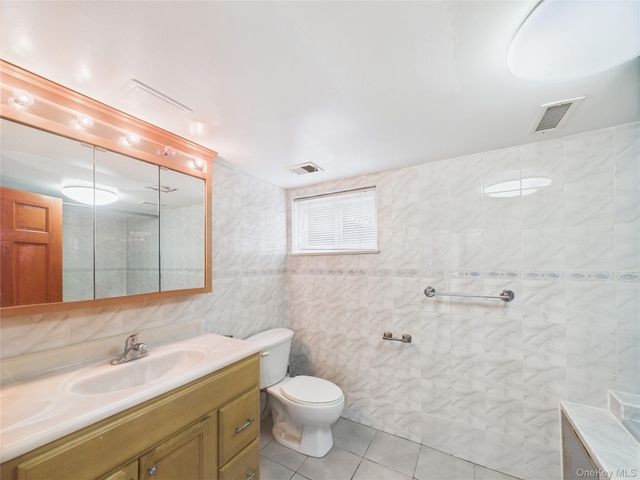 220 Nassau Boulevard, New Hyde Park, NY 11040