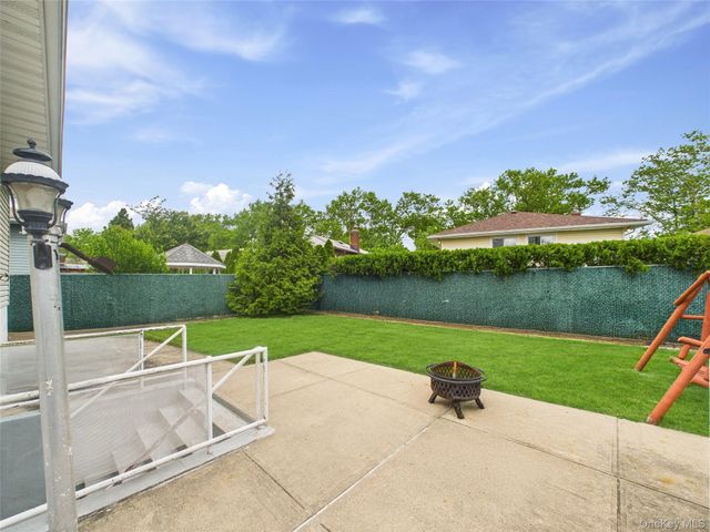 220 Nassau Boulevard, New Hyde Park, NY 11040