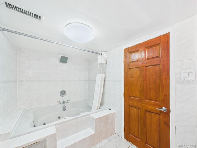 220 Nassau Boulevard, New Hyde Park, NY 11040