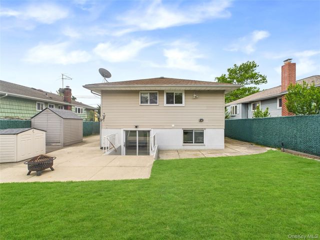 220 Nassau Boulevard, New Hyde Park, NY 11040