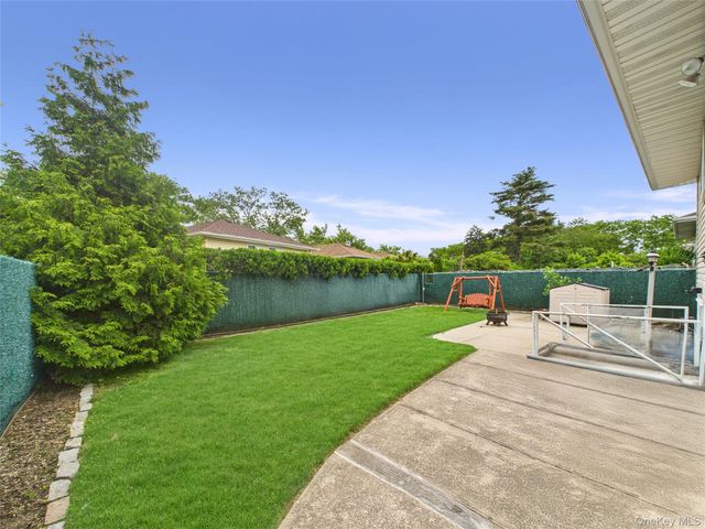 220 Nassau Boulevard, New Hyde Park, NY 11040