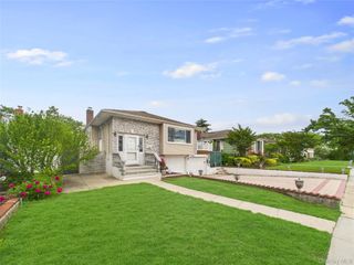 220 Nassau Boulevard, New Hyde Park, NY 11040