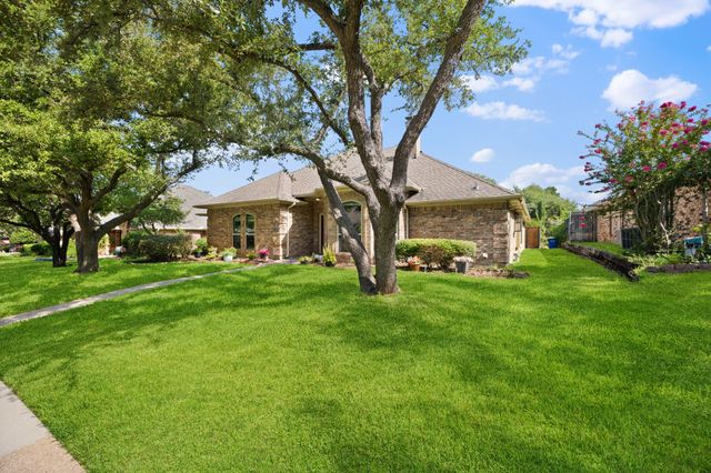 2311 Heatherwoods Way, Carrollton, TX 75007
