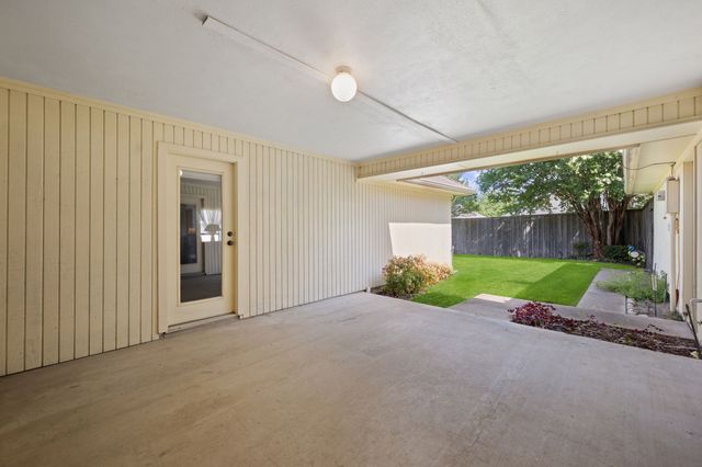 2311 Heatherwoods Way, Carrollton, TX 75007