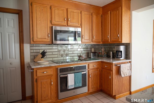 6 Vumbaco Drive, Wallingford, CT 06492
