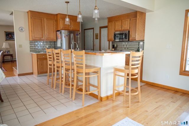 6 Vumbaco Drive, Wallingford, CT 06492