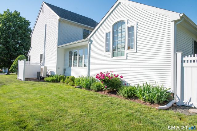 6 Vumbaco Drive, Wallingford, CT 06492