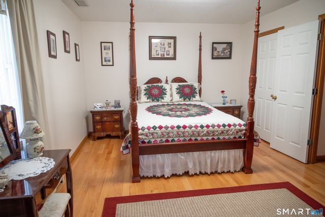 6 Vumbaco Drive, Wallingford, CT 06492