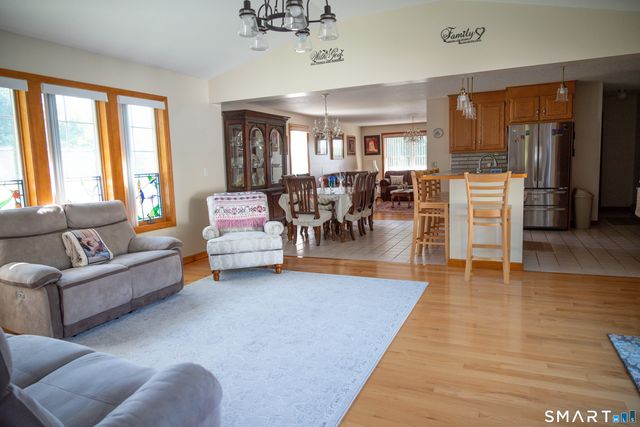 6 Vumbaco Drive, Wallingford, CT 06492