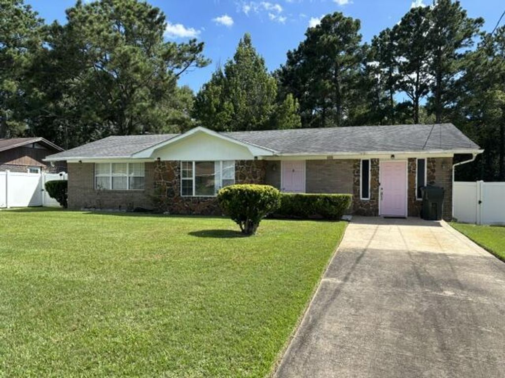 800 Moorehouse Drive, Dothan, AL 36303