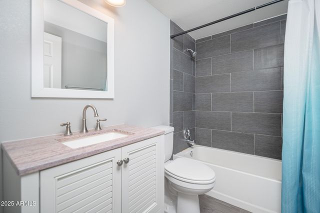 2245 E PORTLAND Street, Phoenix, AZ 85006