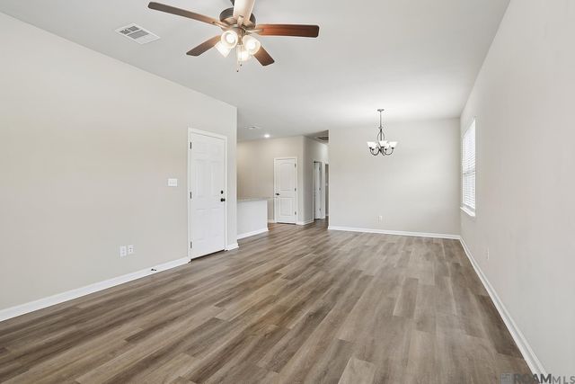 3052 S Roth Ave, Gonzales, LA 70737