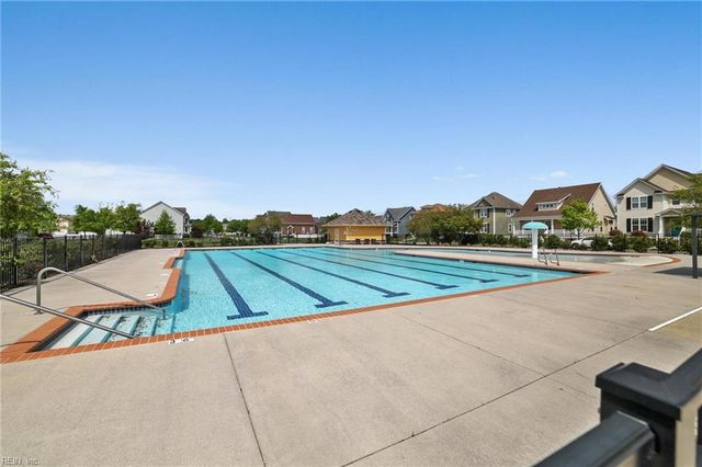 513 Simpson LN, Chesapeake, VA 23323