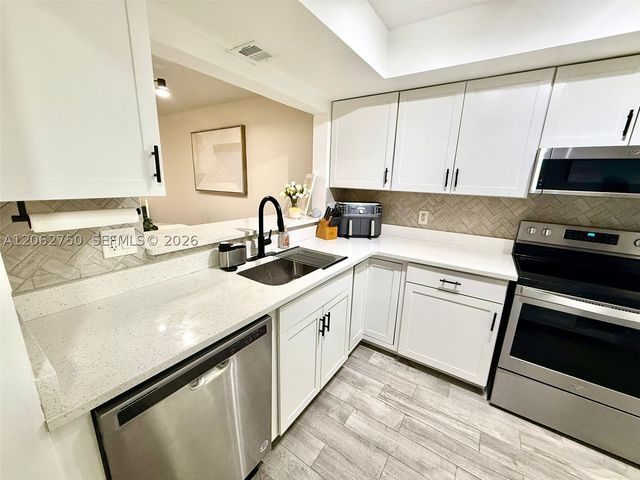 300 Promenade Dr 105, Other, FL 34698