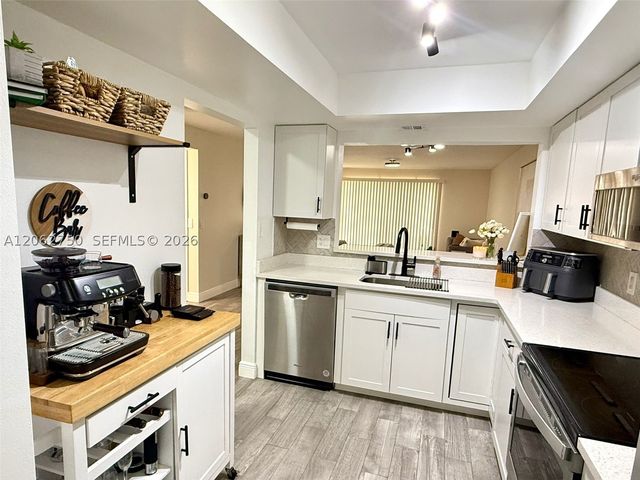 300 Promenade Dr 105, Other, FL 34698