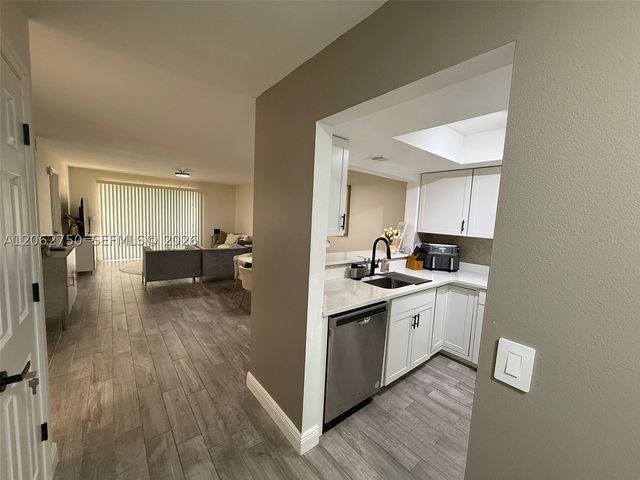 300 Promenade Dr 105, Other, FL 34698