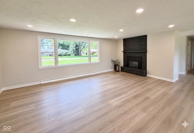 2318 E 40th Street, Anderson, IN 46013