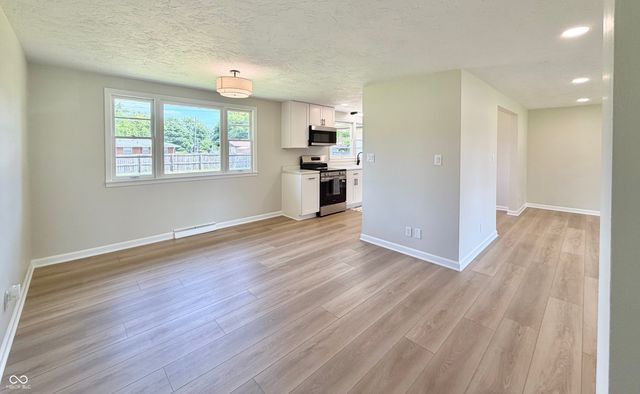 2318 E 40th Street, Anderson, IN 46013