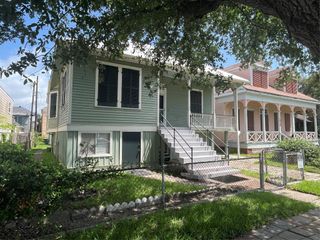 1520 Avenue L, Galveston, TX 77550