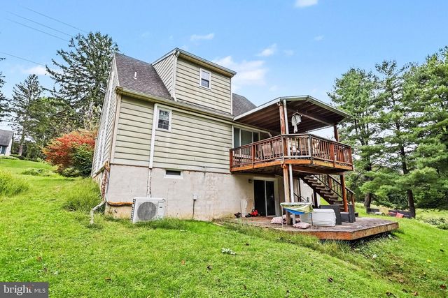 25 MANOR RD, York, PA 17403