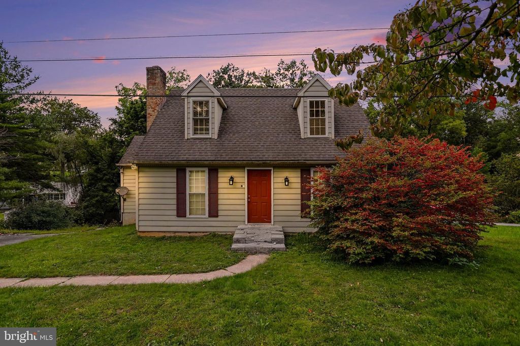 25 MANOR RD, York, PA 17403