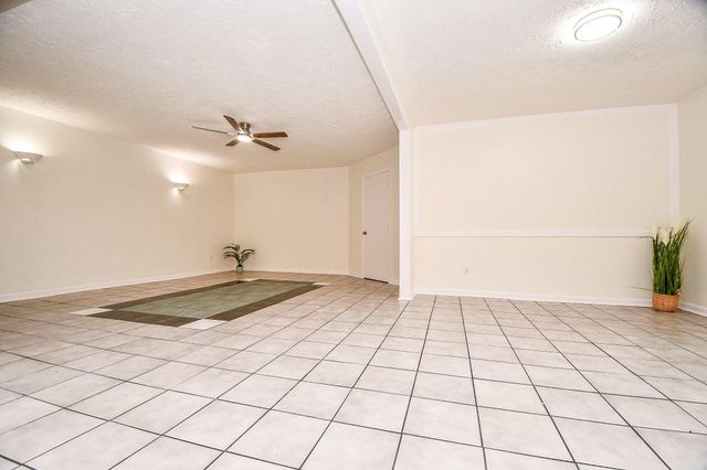 16823 Cobble Ridge Drive, Sugar Land, TX 77498