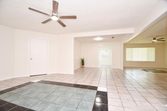 16823 Cobble Ridge Drive, Sugar Land, TX 77498