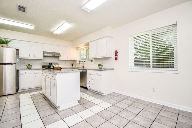 16823 Cobble Ridge Drive, Sugar Land, TX 77498