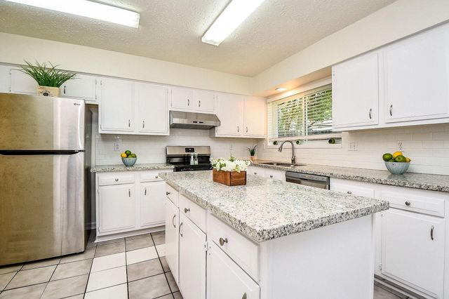 16823 Cobble Ridge Drive, Sugar Land, TX 77498