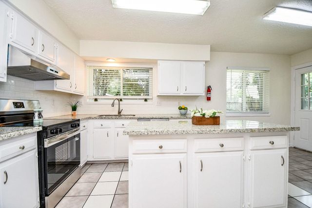 16823 Cobble Ridge Drive, Sugar Land, TX 77498