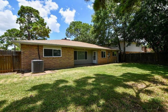16823 Cobble Ridge Drive, Sugar Land, TX 77498